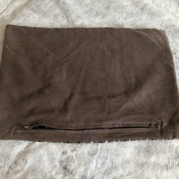 Set of 2 accent pillow covers. 18” x 13” pillow - Picture 7 of 8